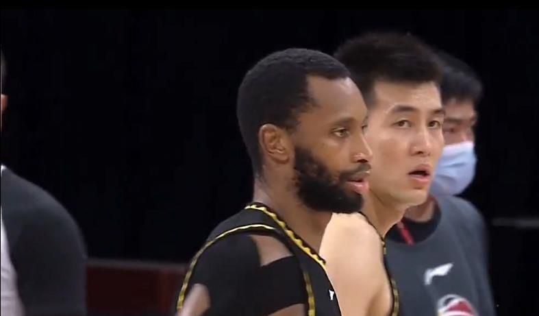 近日更是被外媒拍到小情侣现身迪士尼约会的甜蜜照片，更加坐实恋情。