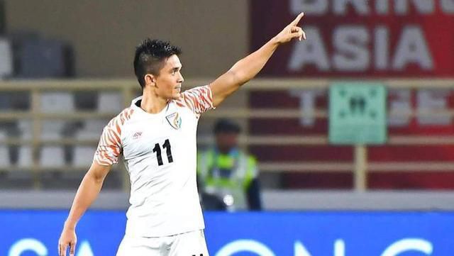 杨幂、黄晓明现身。